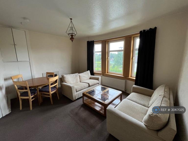 Flat Harefield Drive in Glasgow