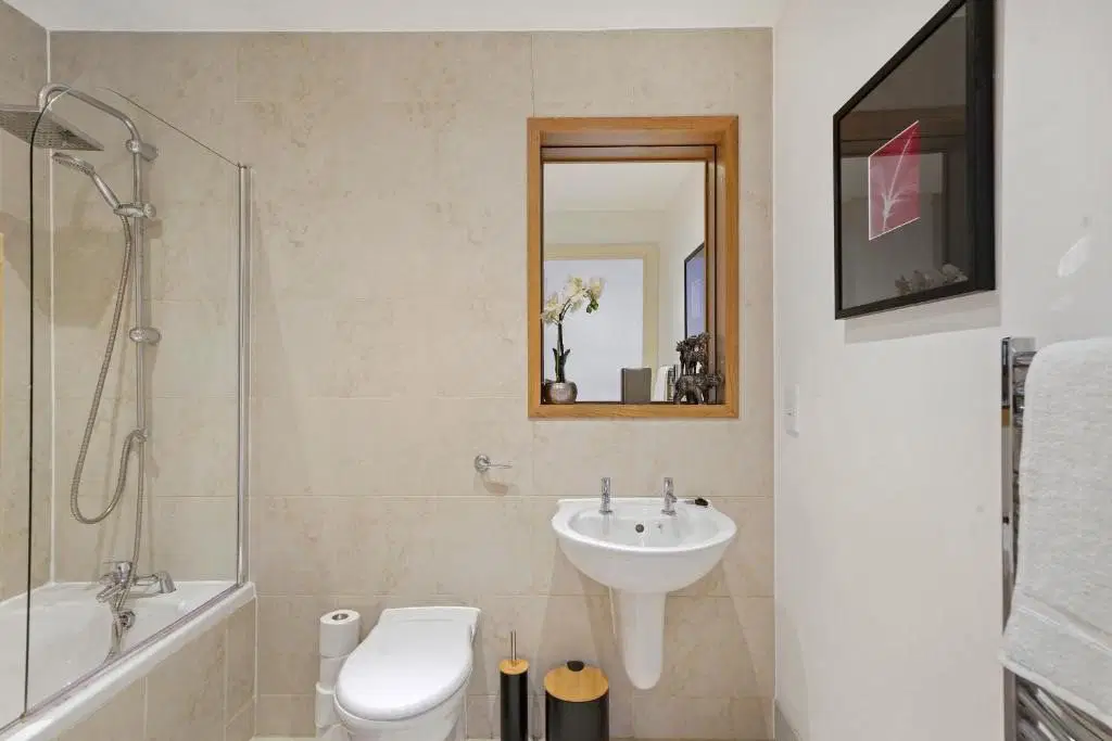 Flat South Accommodation Road in Leeds