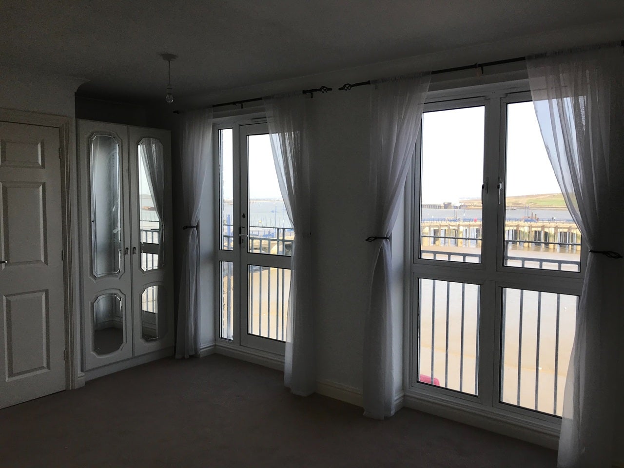 House Wharfside Close in Greater London