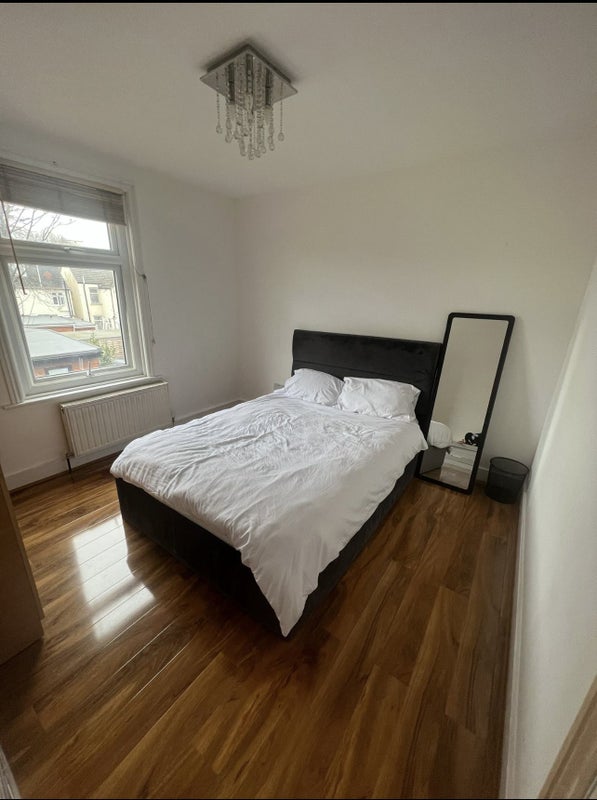 Room Sheringham Avenue in Greater London
