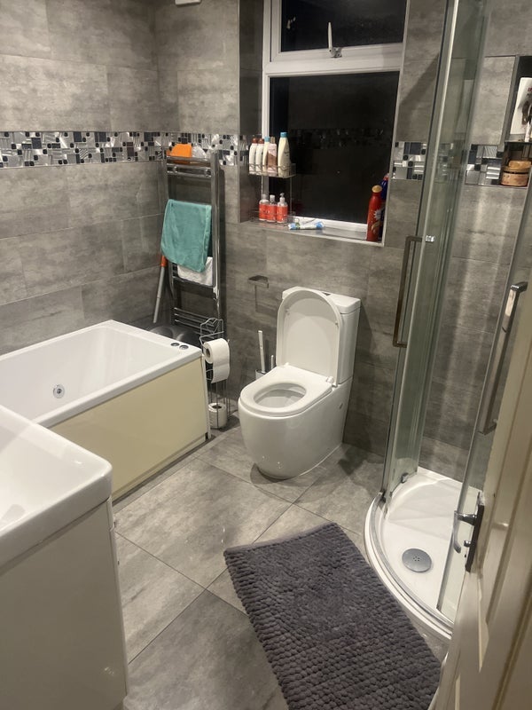 Room Sheringham Avenue in Greater London