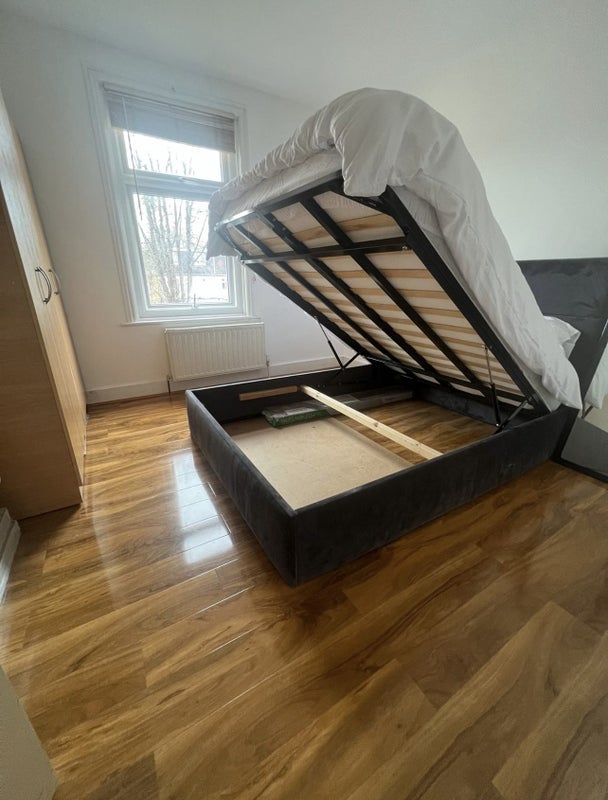 Room Sheringham Avenue in Greater London