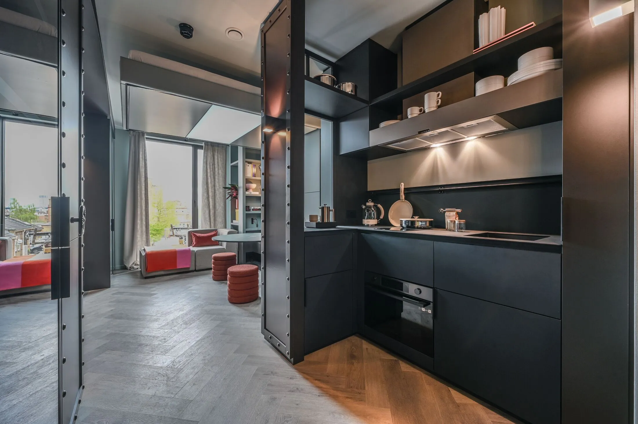 Flat Haydon Way in Greater London