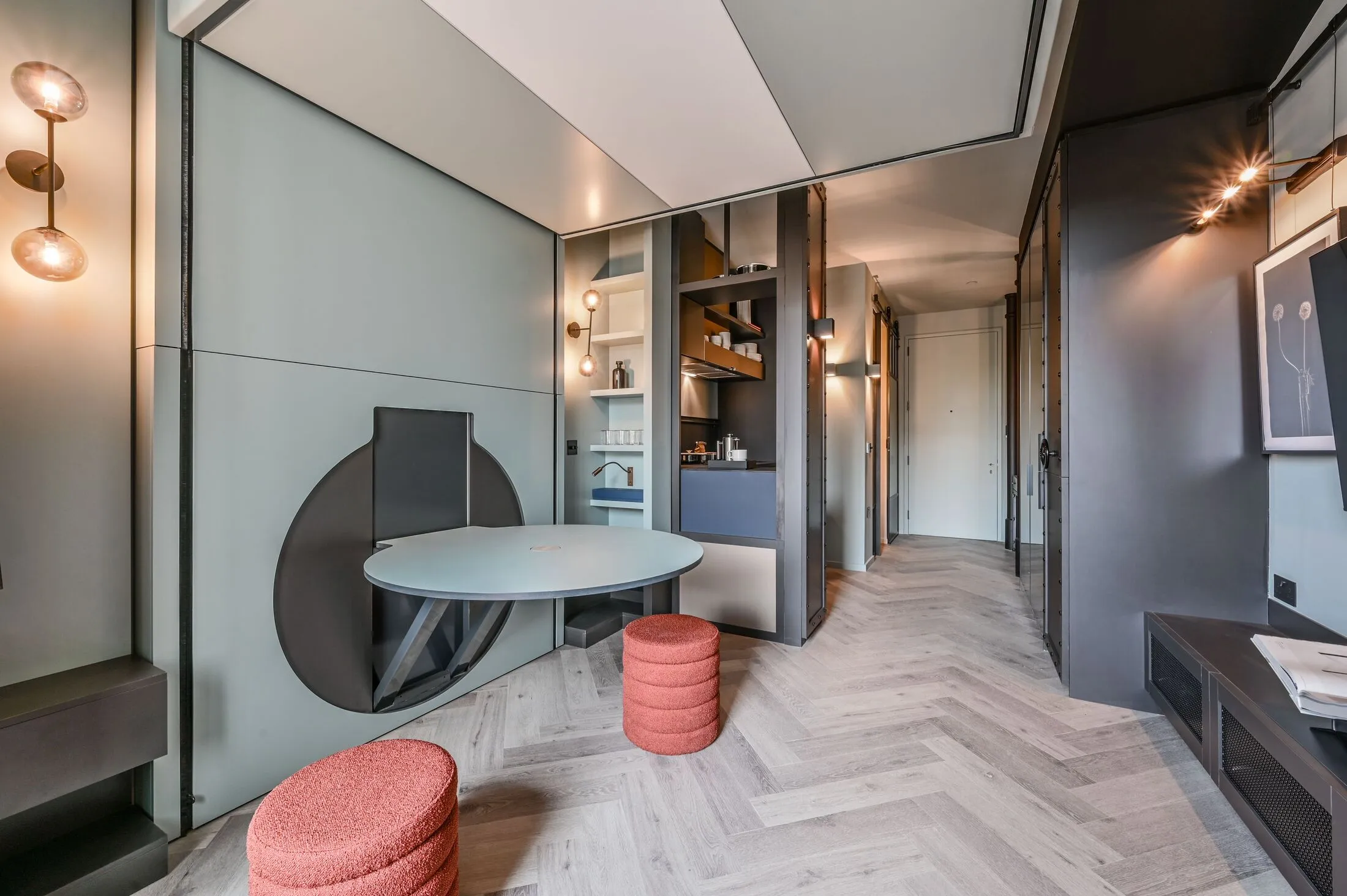 Flat Haydon Way in Greater London