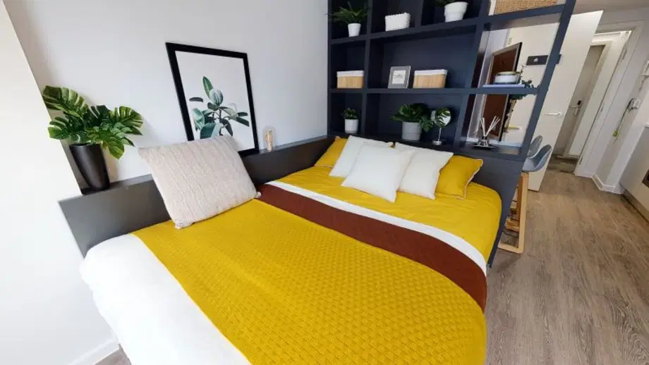 Room Euston Road in Greater London