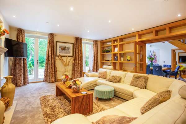 House Burleigh Road in Ascot