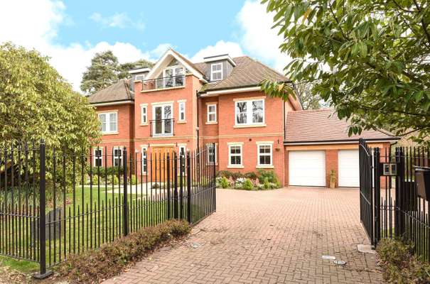 House Burleigh Road in Ascot
