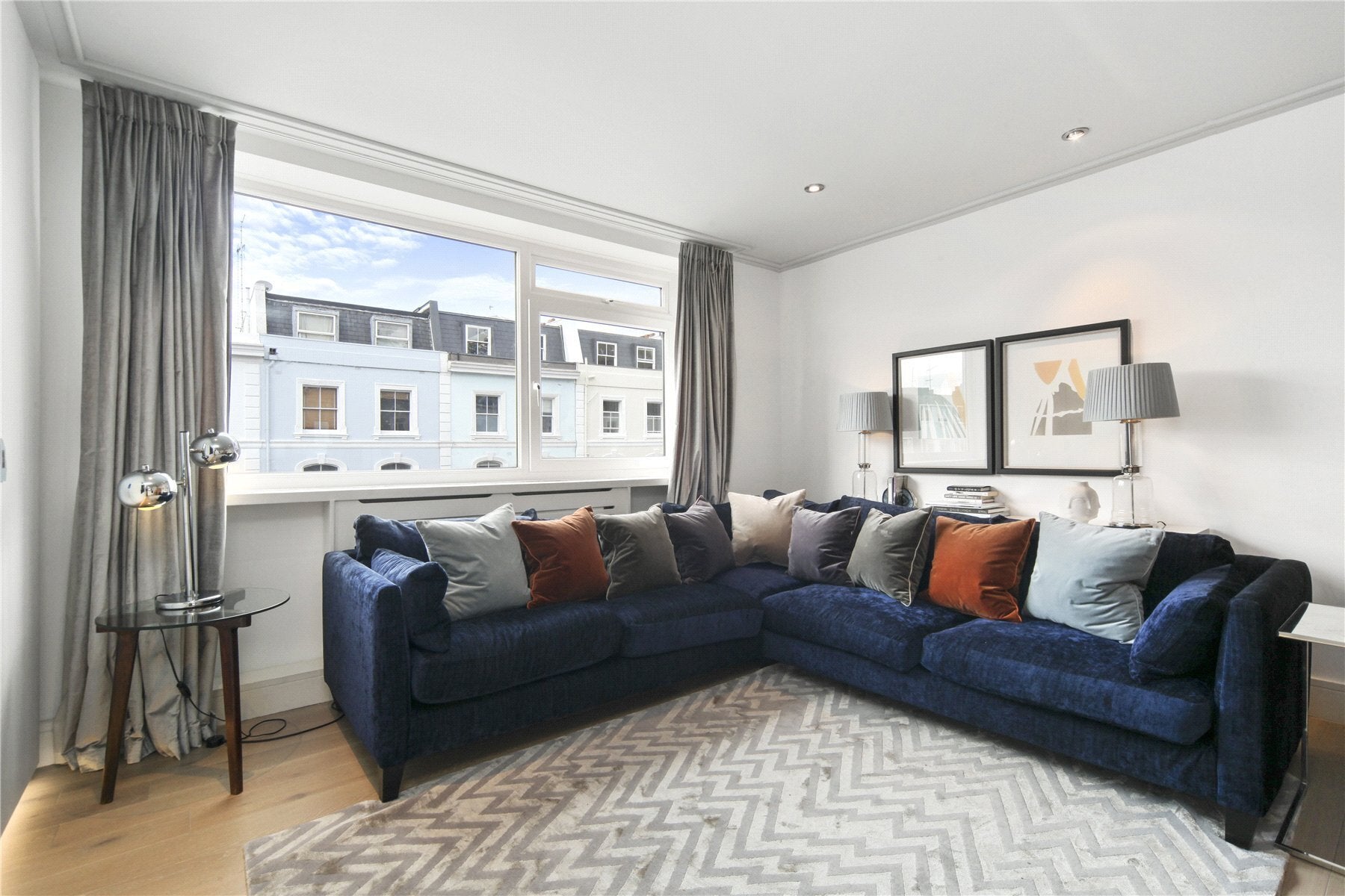 Flat Arundel Gardens in Greater London