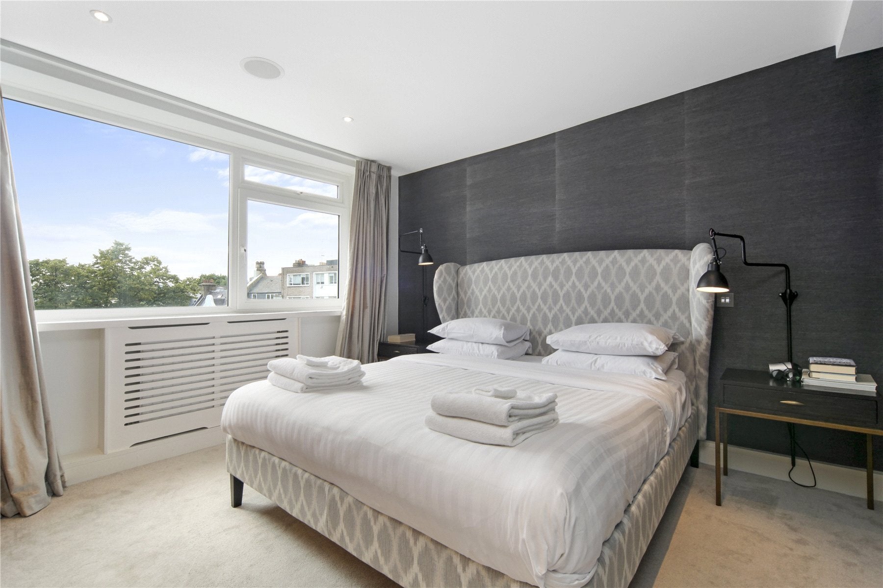 Flat Arundel Gardens in Greater London