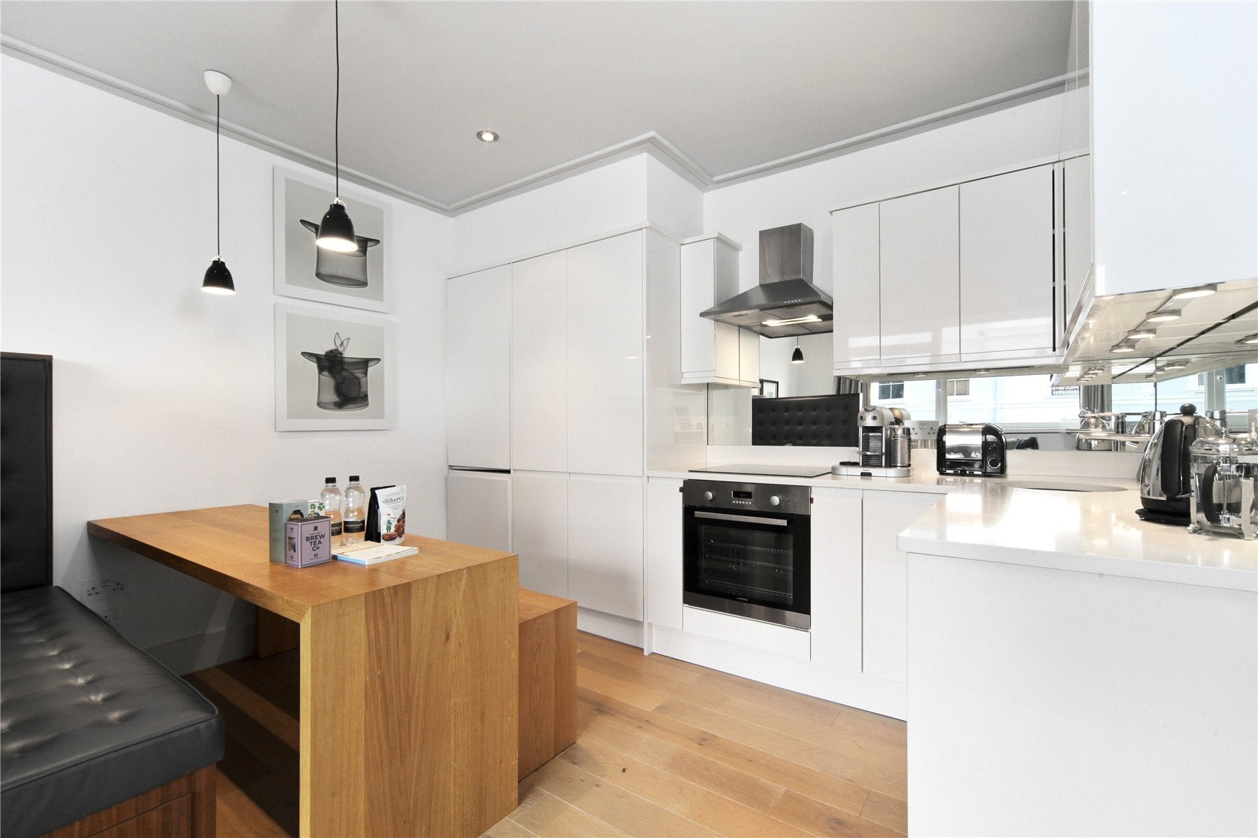 Flat Arundel Gardens in Greater London
