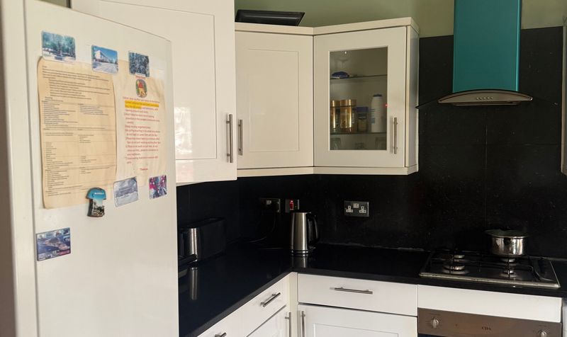 Room Lyndhurst Road in Greater London