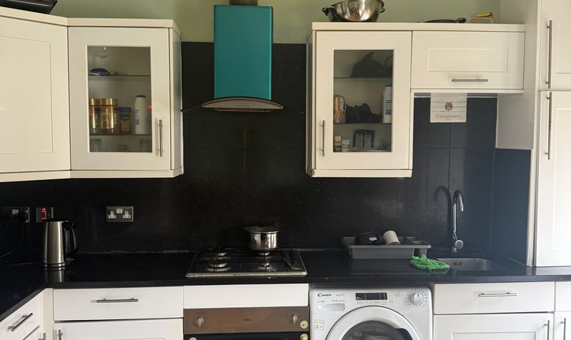 Room Lyndhurst Road in Greater London