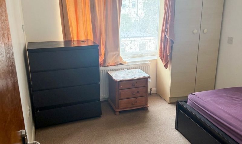 Room Lyndhurst Road in Greater London