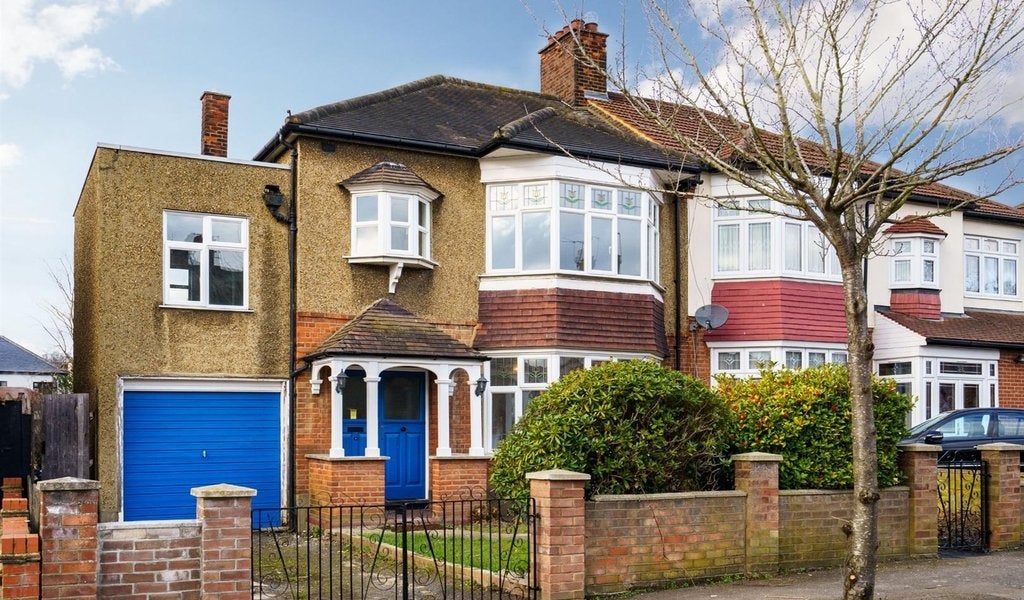 House Byron Avenue in Greater London