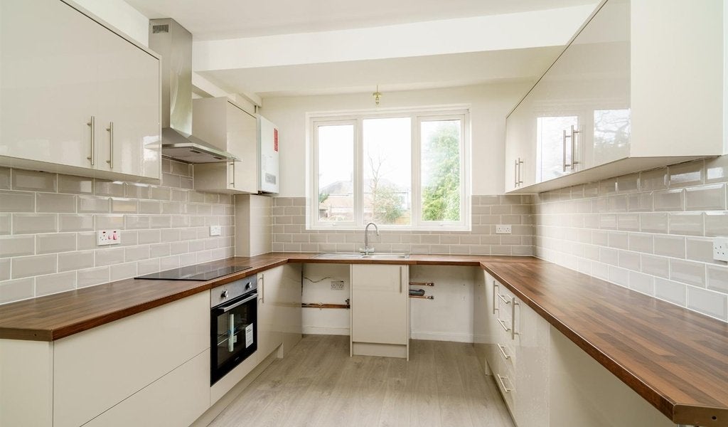 House Byron Avenue in Greater London