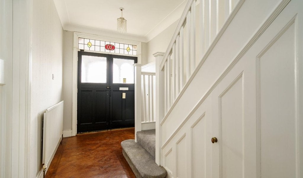 House Byron Avenue in Greater London