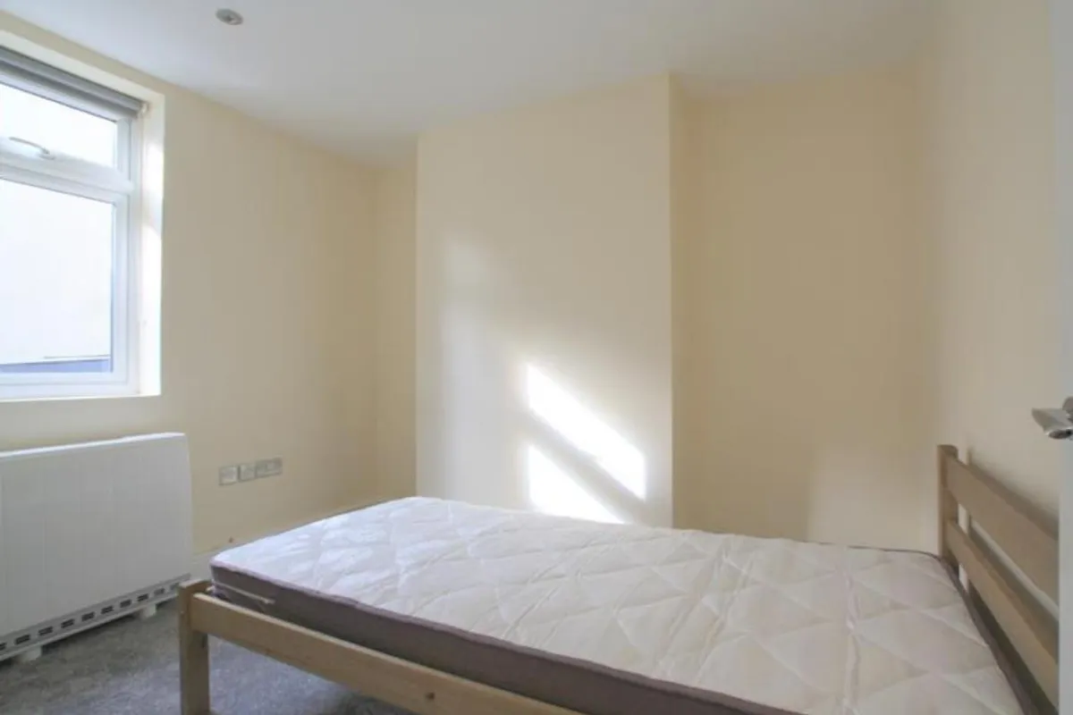 Flat Upper Richmond Road West in Greater London