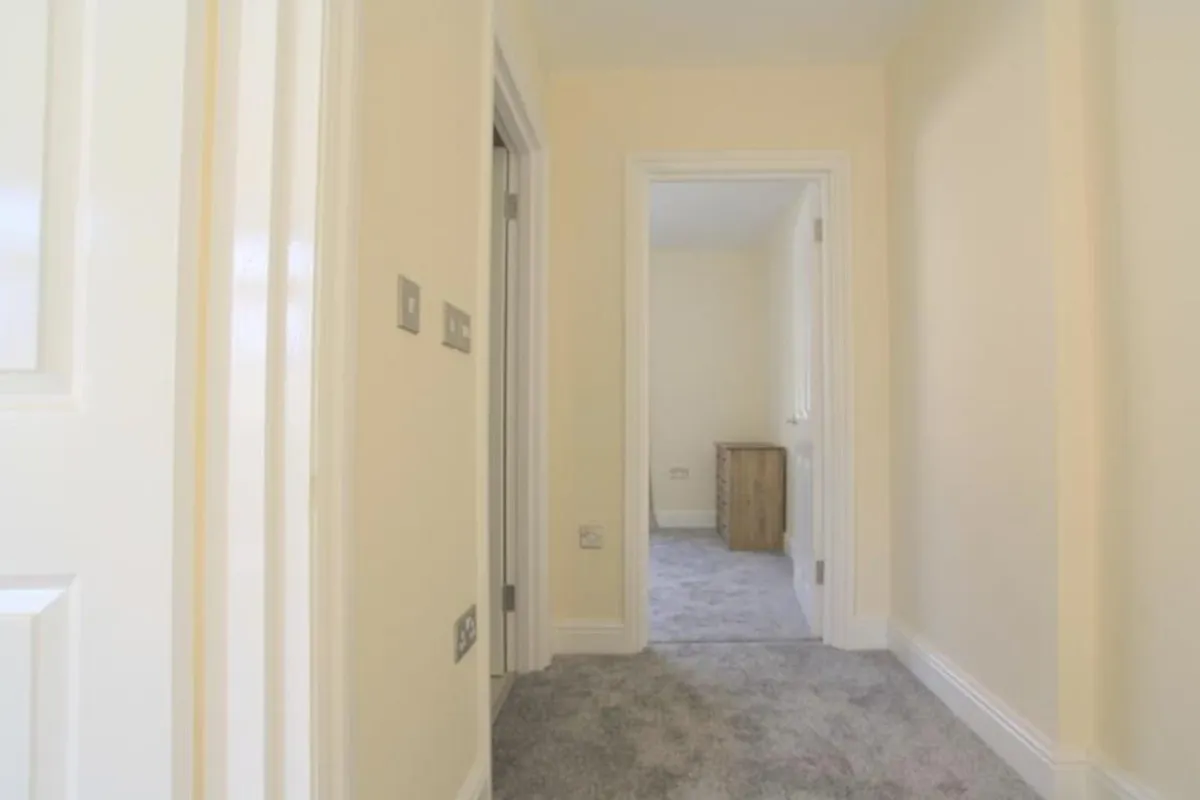 Flat Upper Richmond Road West in Greater London