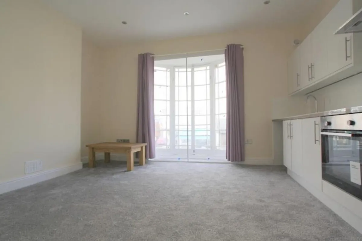 Flat Upper Richmond Road West in Greater London
