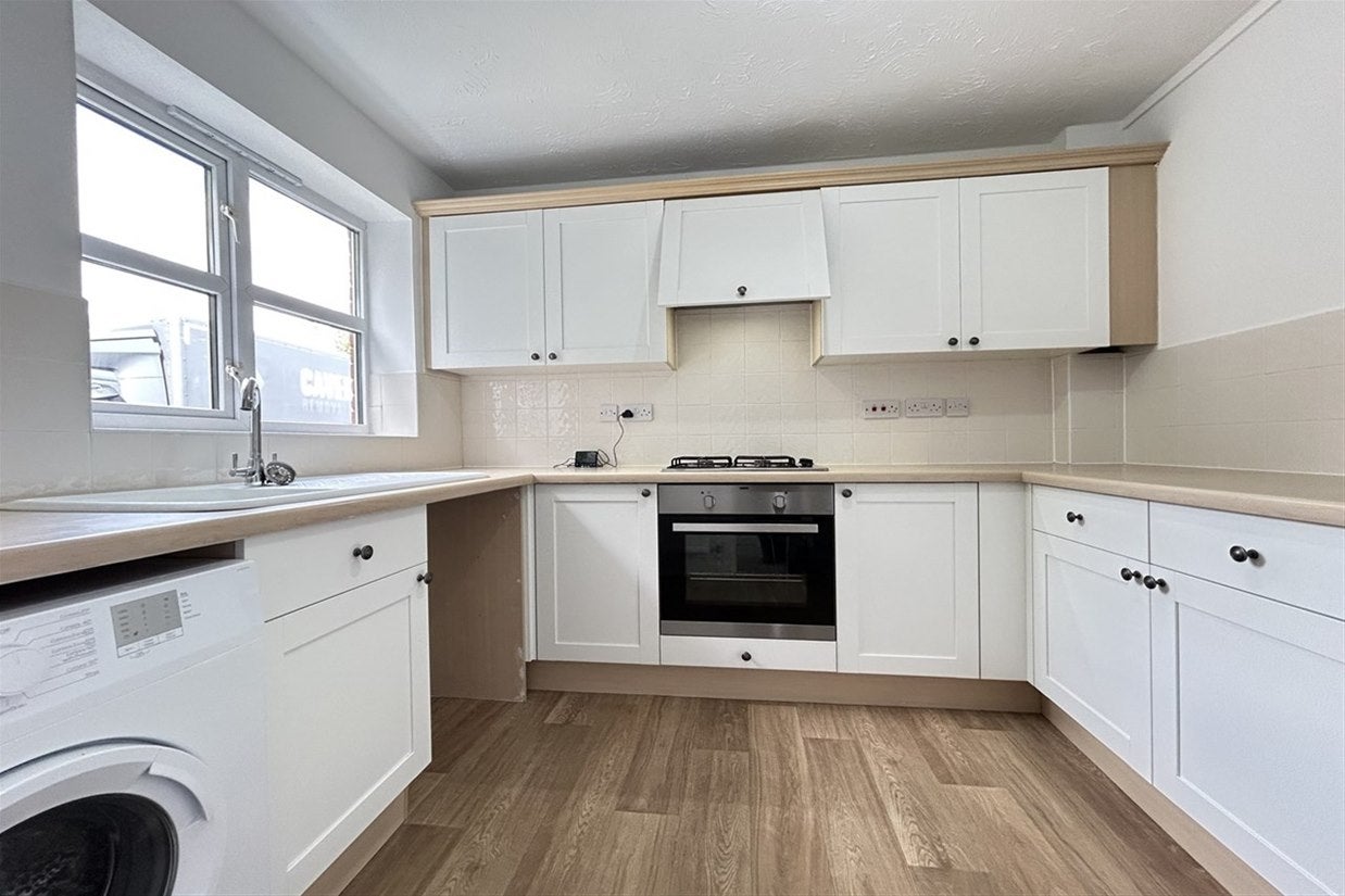 House Barbel Avenue in Basingstoke and Deane