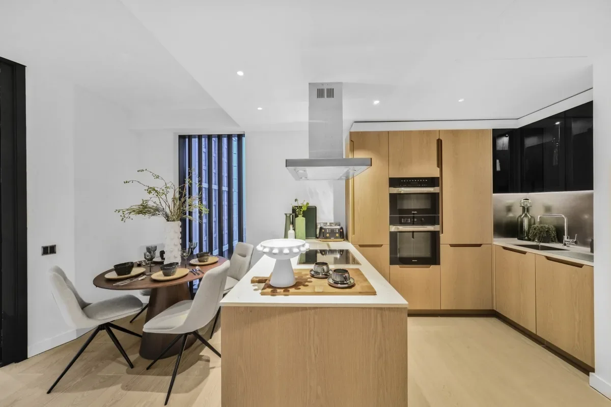 Flat Nine Elms Lane in Greater London