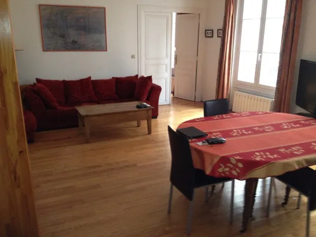 Room Rue du Faubourg Saint-Antoine in Paris