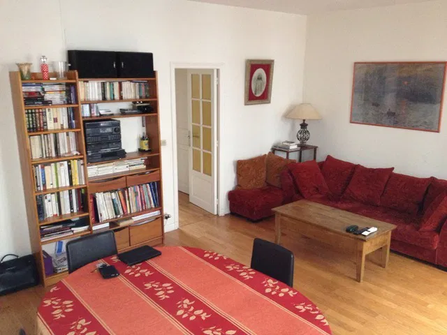 Room Rue du Faubourg Saint-Antoine in Paris