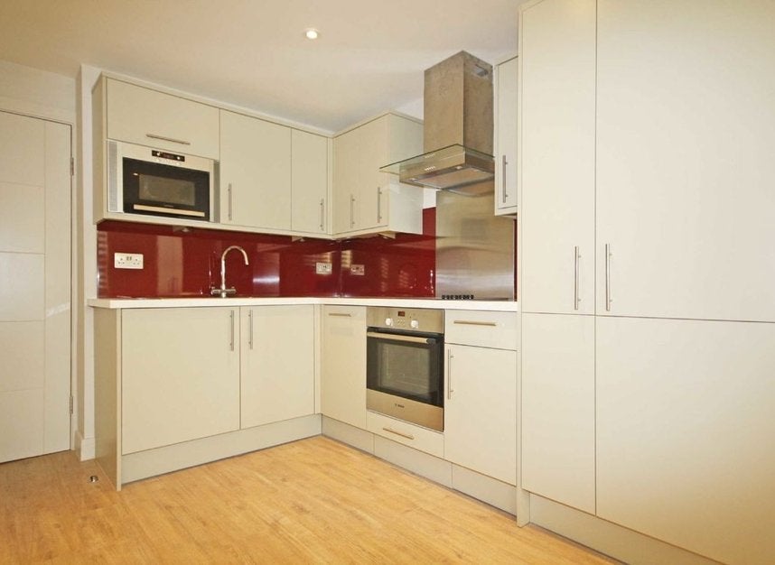 Flat Medfield Street in Greater London
