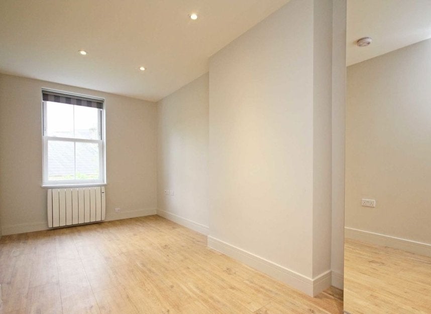 Flat Medfield Street in Greater London