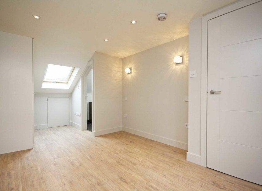Flat Medfield Street in Greater London