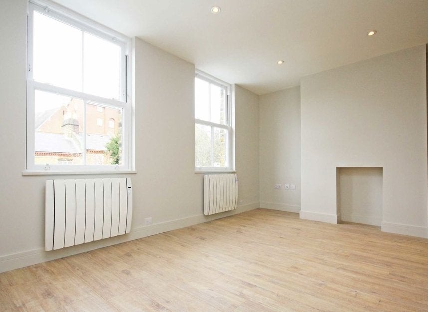 Flat Medfield Street in Greater London