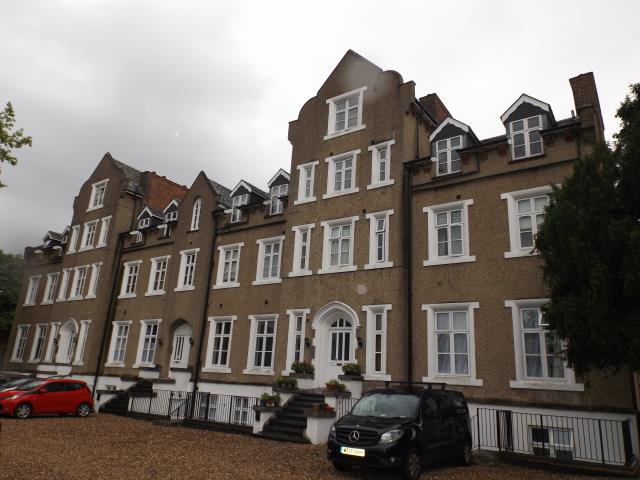 Flat Upton Park in Slough