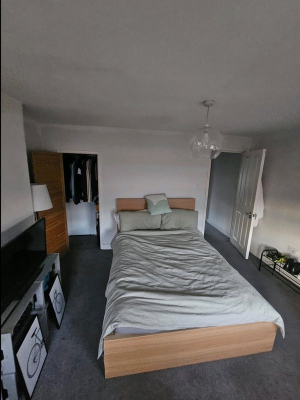 Room Garratt Lane in Greater London