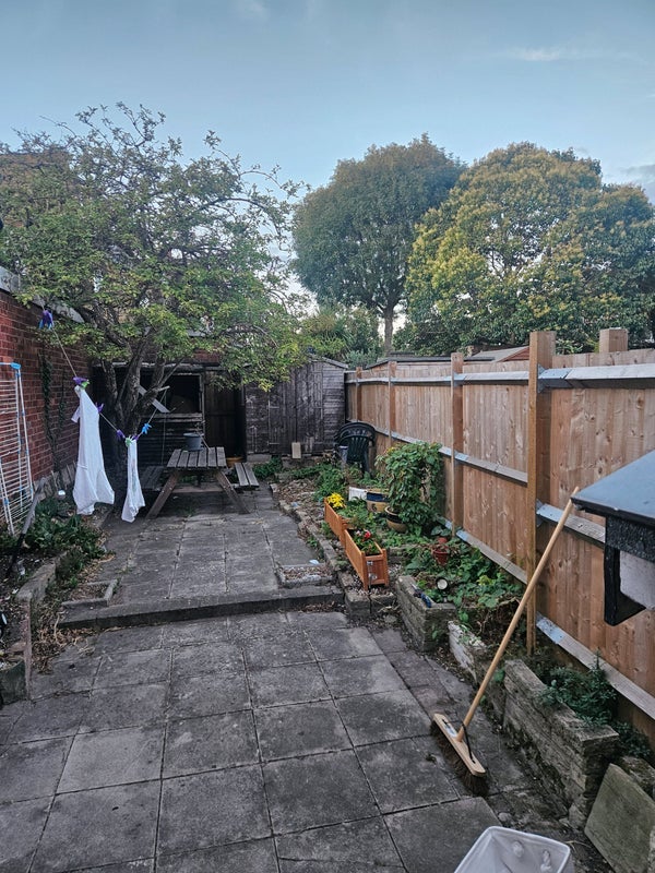 Room Garratt Lane in Greater London