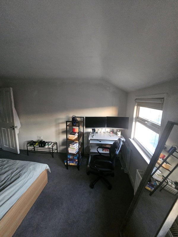 Room Garratt Lane in Greater London