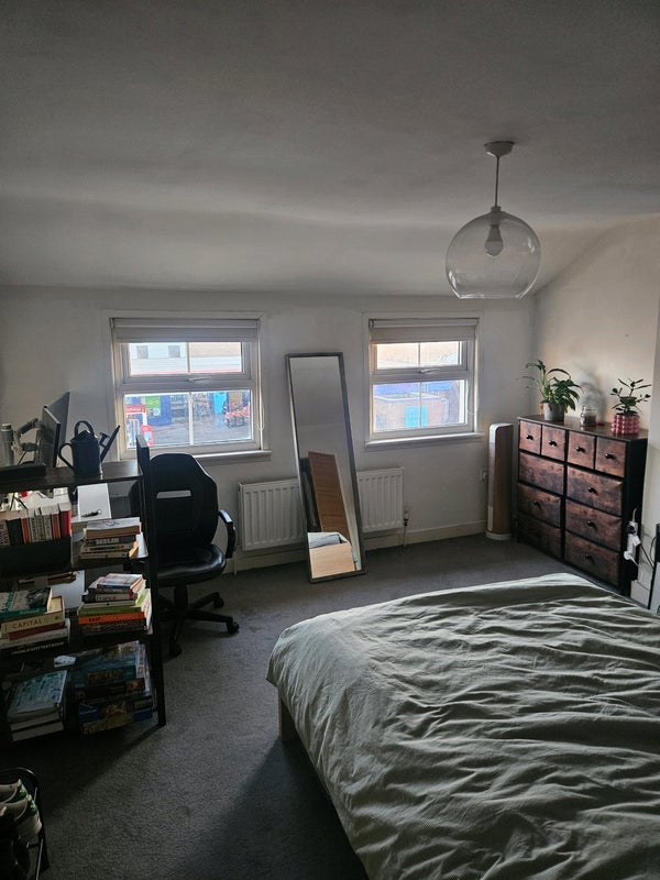 Room Garratt Lane in Greater London