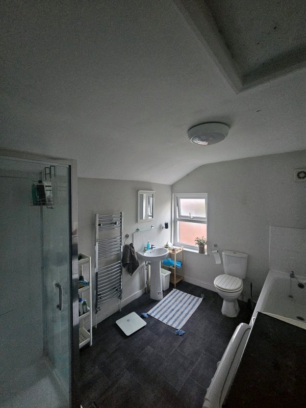 Room Garratt Lane in Greater London