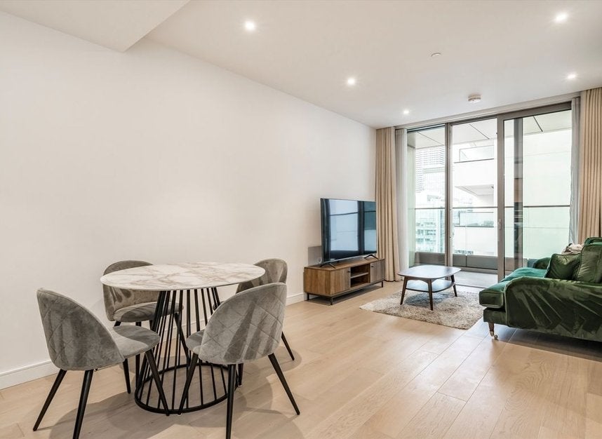Flat Park Drive in Greater London
