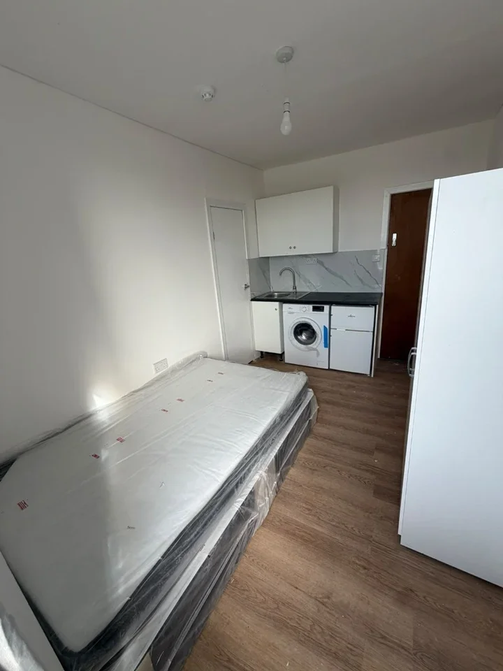 Flat London Road in Greater London