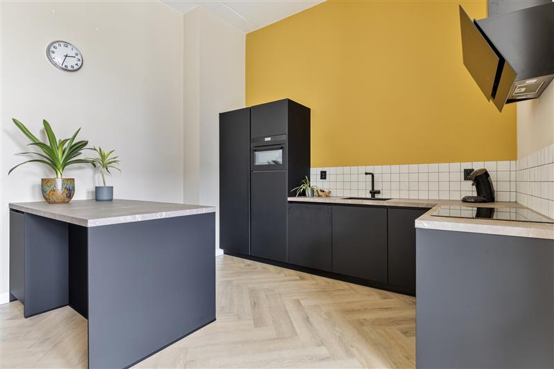 Appartement te koop: Ananasweg 162, Leiden