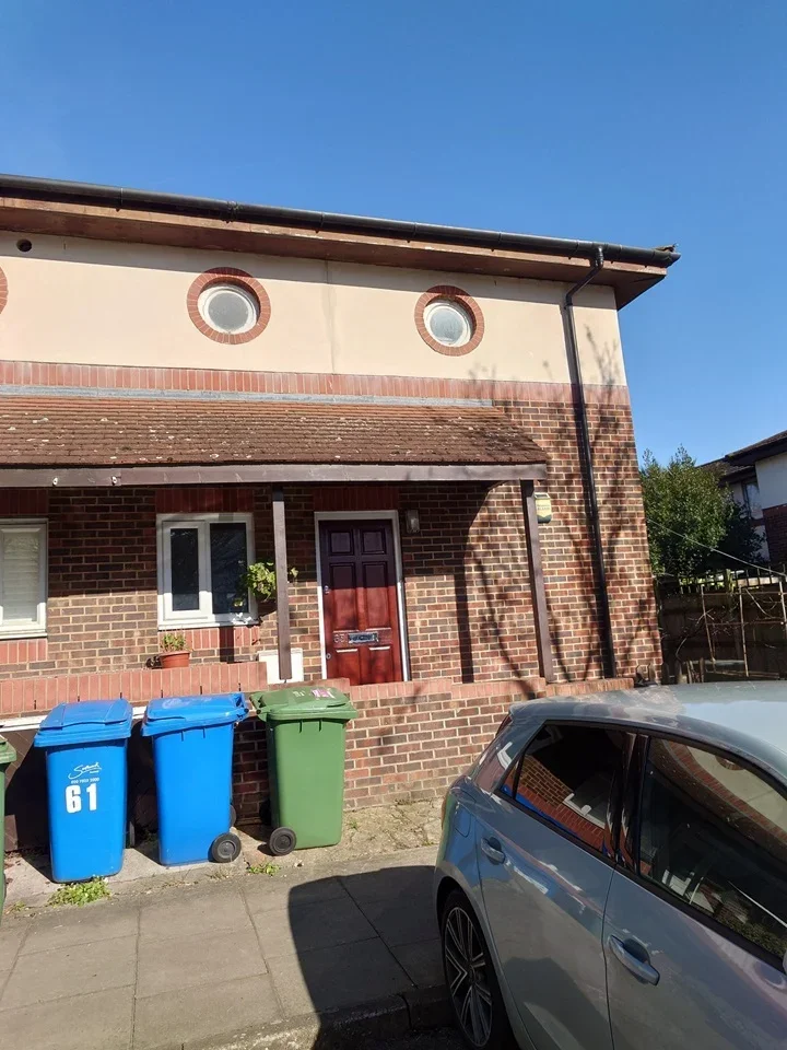 House Chaucer Drive in Greater London