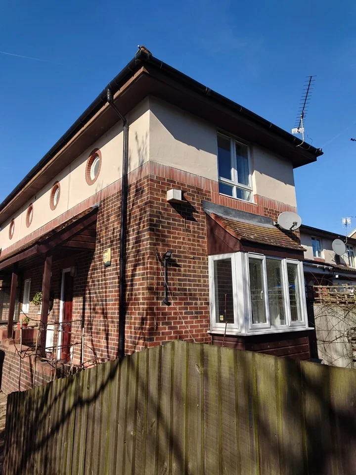 House Chaucer Drive in Greater London