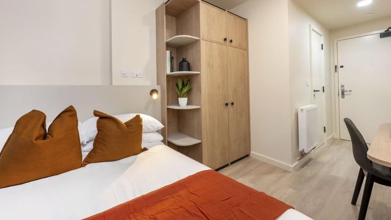Room Beresford Street in Greater London