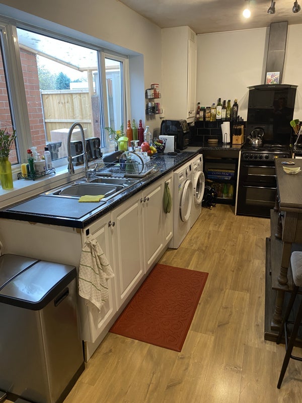 Room Beaumont Leys Lane in Leicester