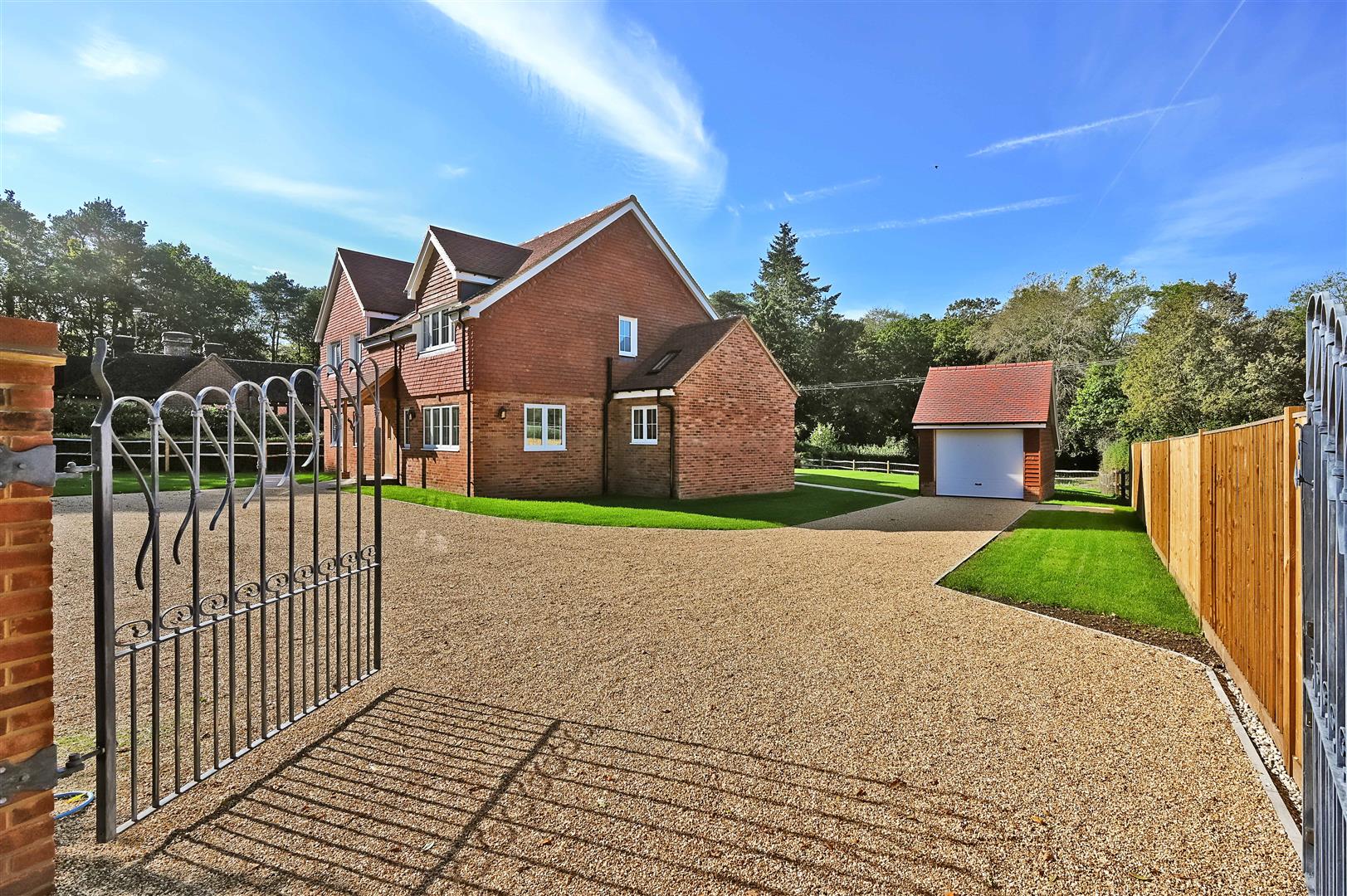 House Burnthouse Lane in Horsham