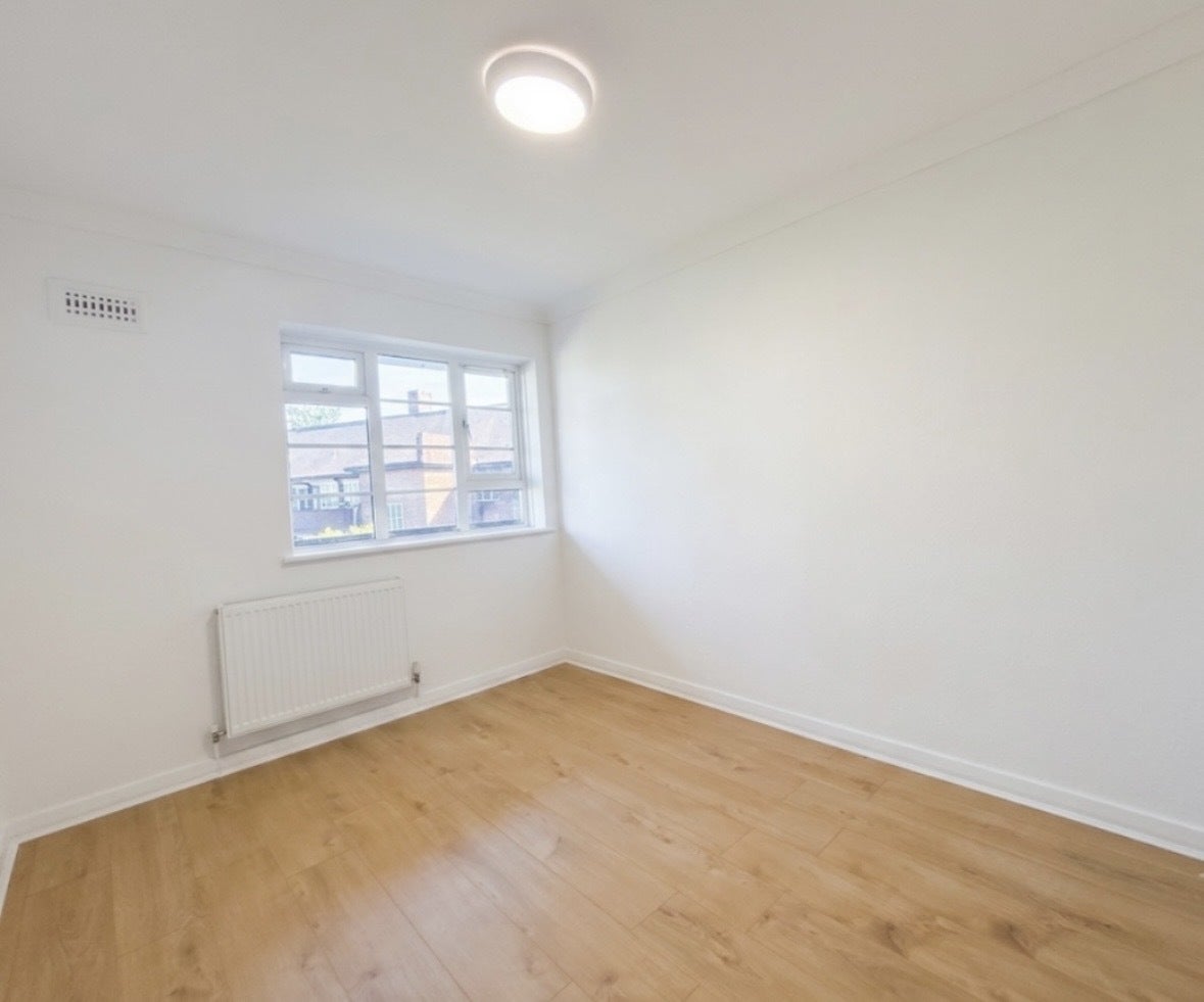 House Chase Side in Greater London