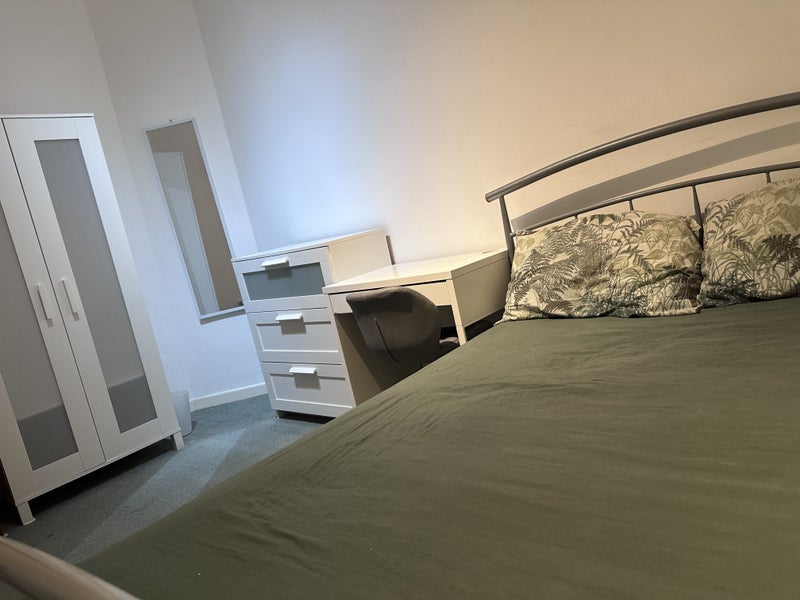 Room King Street in Pontypridd