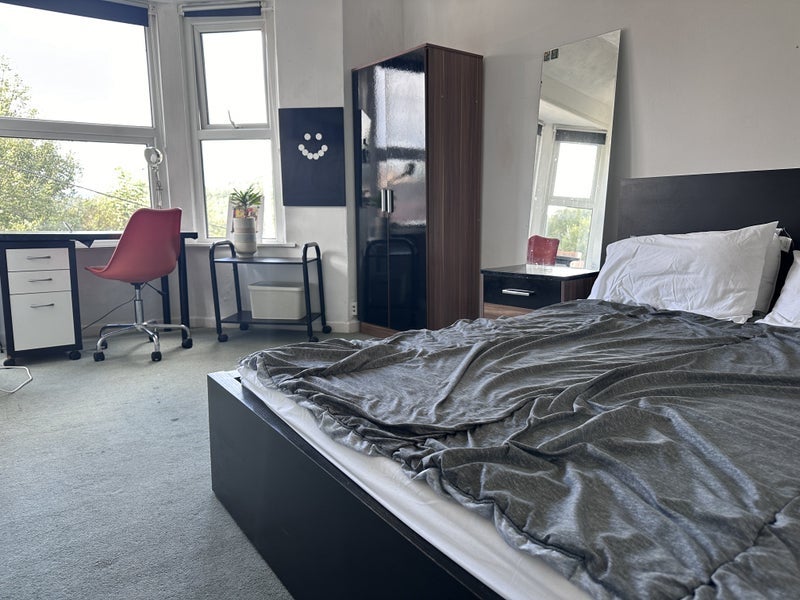 Room King Street in Pontypridd