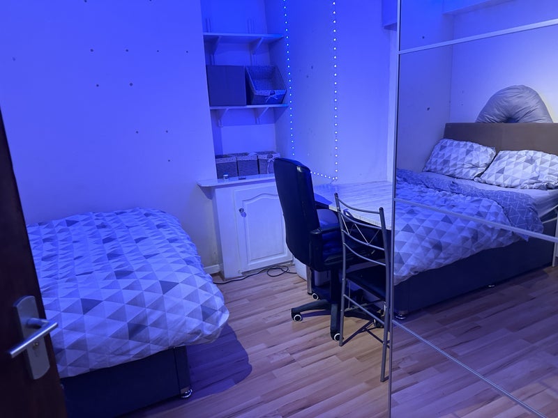 Room King Street in Pontypridd