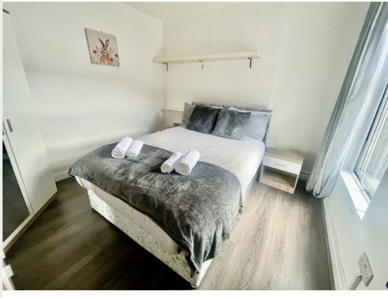 Room King Street in Pontypridd